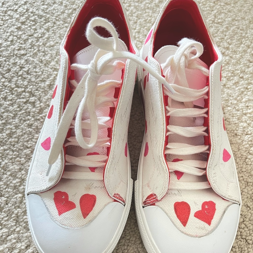 alexander mcqueen sneakers red hearts letters